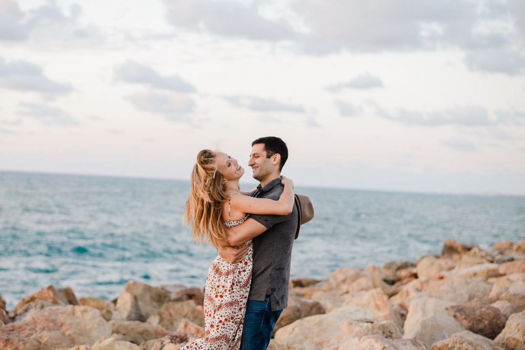 hugging man and woman for a couples photoshoot