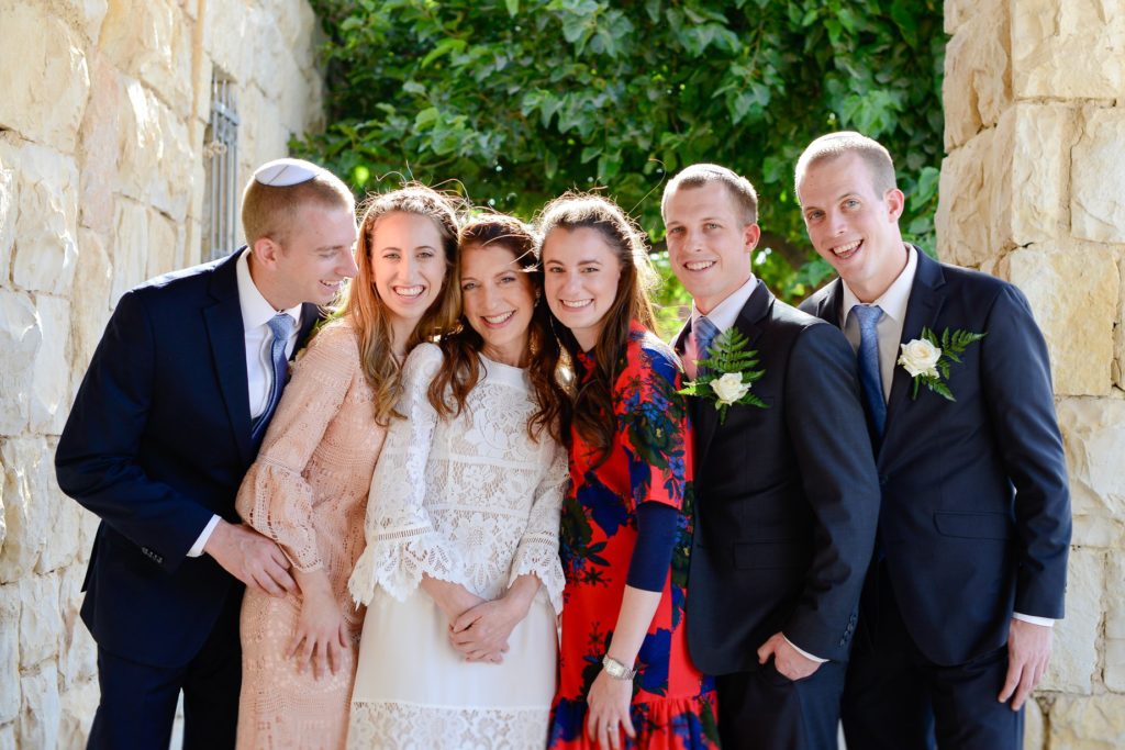 wedding party family photo outdoors at wedding photography sessions